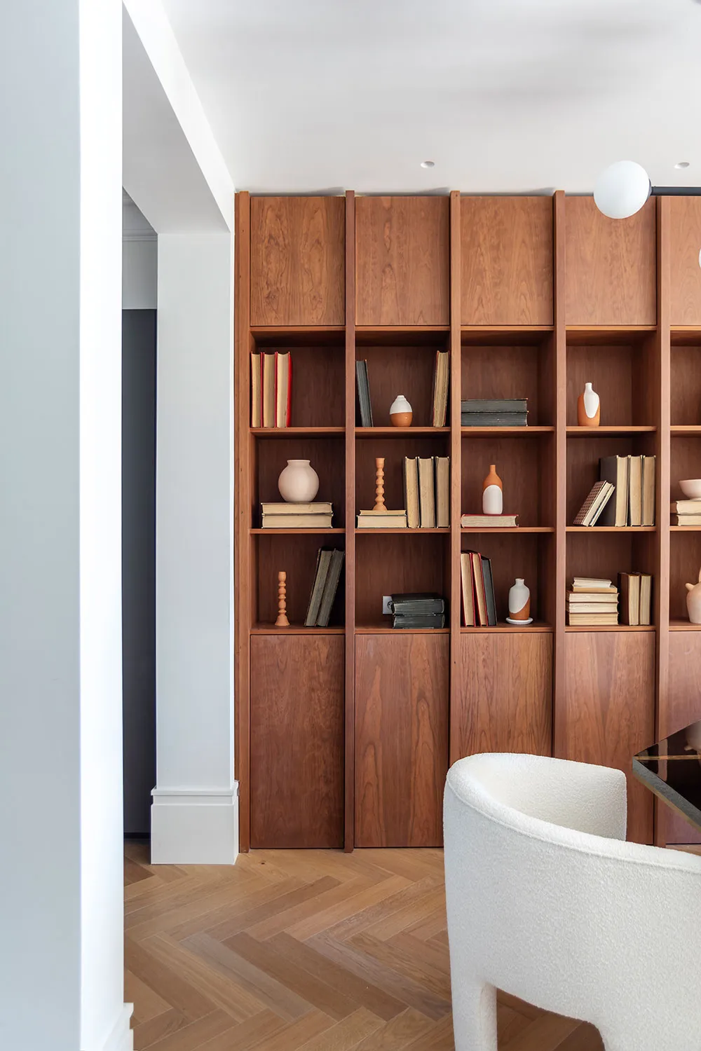 Elegant Contemporary Design with Stylish Decor in Madrid - Gallery image 16