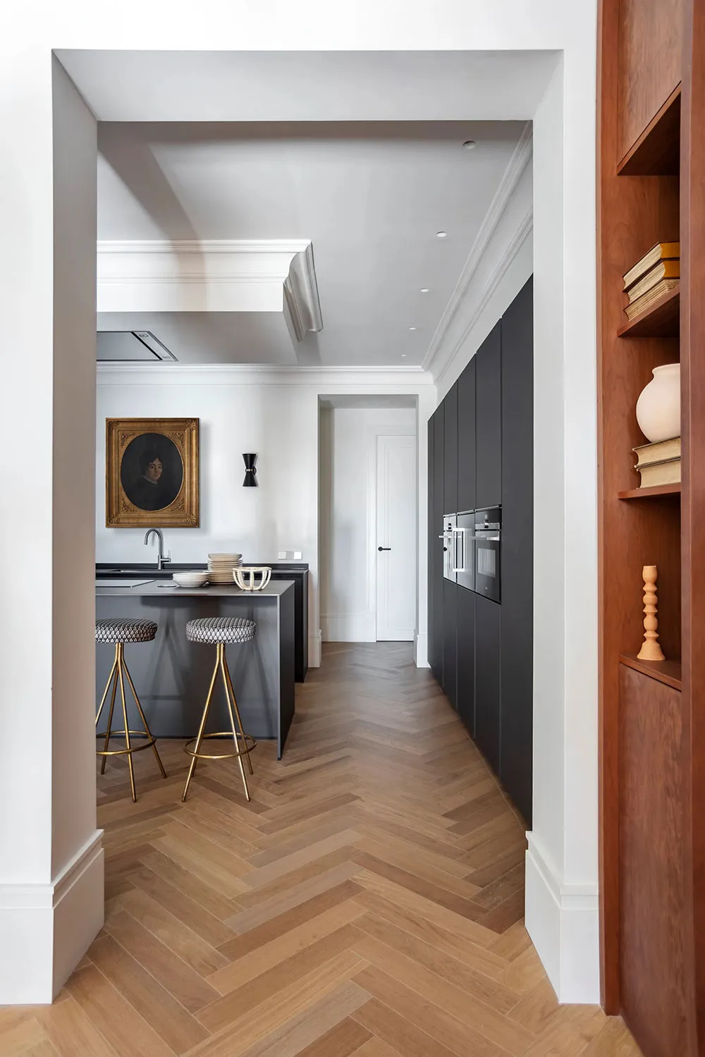 Elegant Contemporary Design with Stylish Decor in Madrid - Gallery image 6