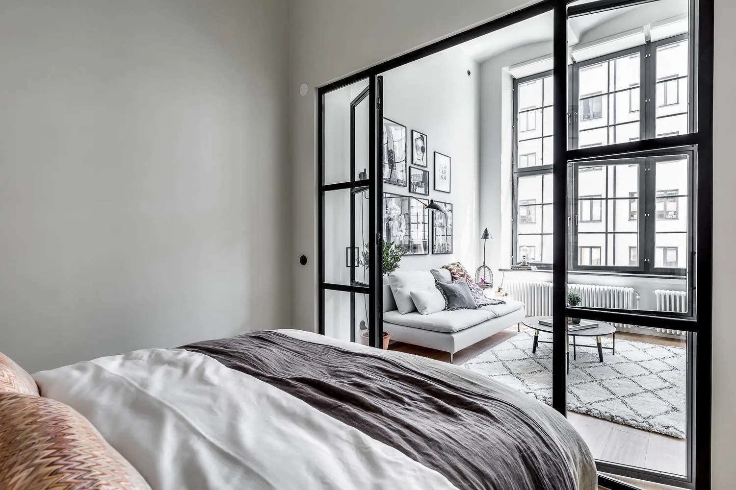 Фотографія: Спальня у стилі Скандинавський, Декор інтер’єру, Квартира – фото на нашому сайті