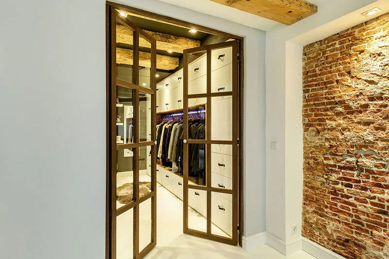 照片：衣帽间，北欧风格、loft、现代、室内装饰、建筑、布局、白色、米色、面积超过90平方米 – 网站上的照片