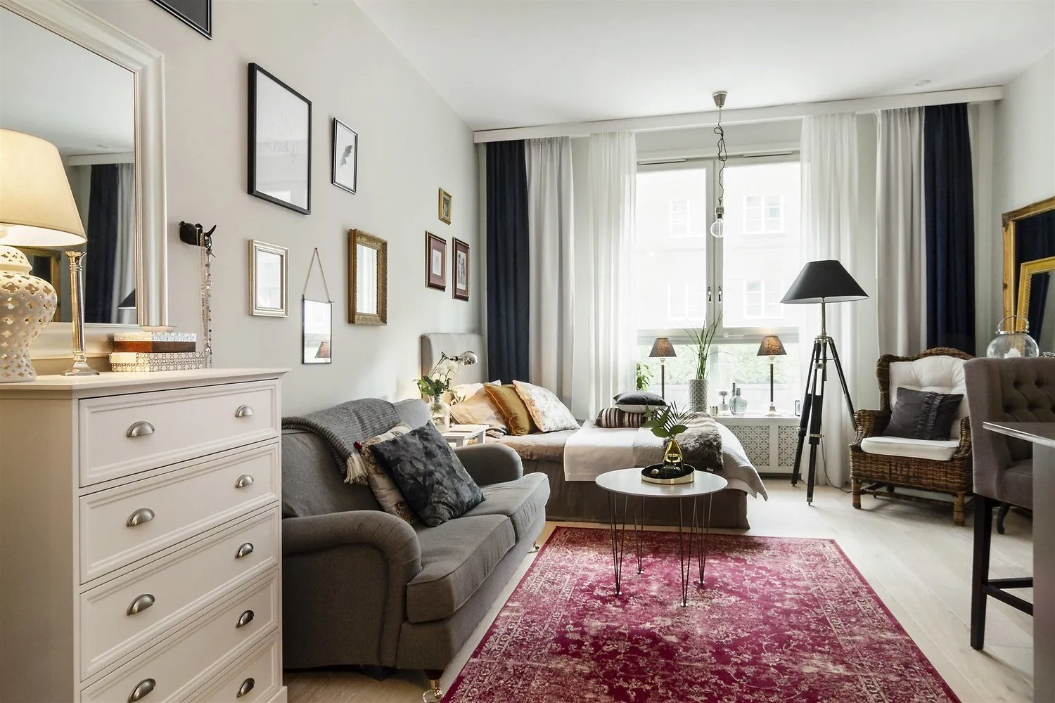 Фотографія:  в стилі , Еклектика, Декор інтер'єру, Малогабаритна квартира, Квартира, Студія, Швеція, Стокгольм, Сірий, до 40 метрів – фото на нашому сайті