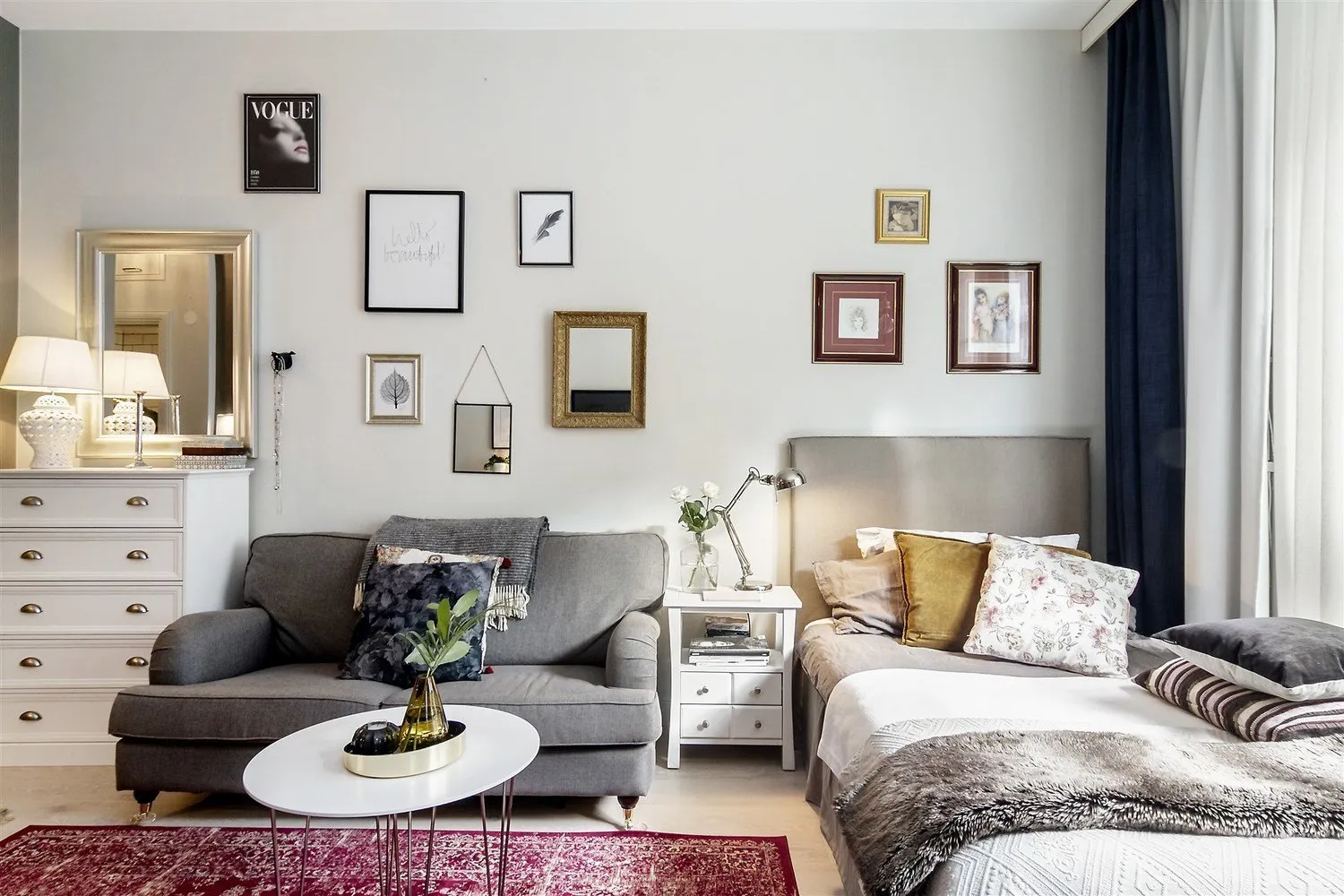 Фотографія: Спальня в стилі Скандинавський, Еклектика, Декор інтер'єру, Малогабаритна квартира, Квартира, Студія, Швеція, Стокгольм, Сірий, до 40 метрів – фото на нашому сайті