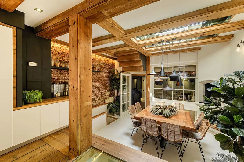 照片：厨房与餐厅，北欧、生态、loft、现代、室内装饰、建筑、布局、白色、米色、面积超过90平方米 – 网站上的照片