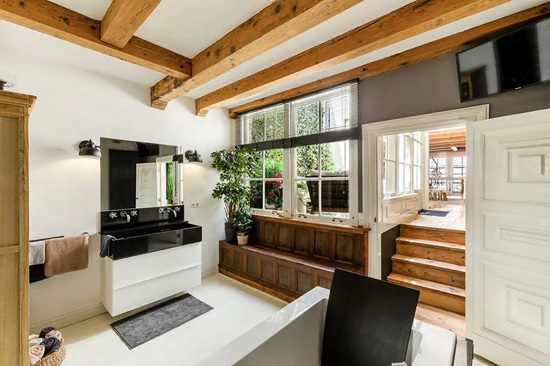 照片：浴室，北欧风格、现代、loft、室内装饰、建筑、布局、白色、米色、面积超过90平方米 – 网站上的照片