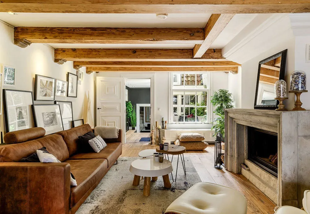 照片：客厅，北欧风格、loft、现代、室内装饰、建筑、布局、白色、米色、面积超过90平方米 – 网站上的照片