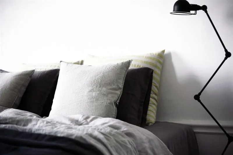 照片：北欧风格卧室，现代，室内装饰，房间内部，室内颜色，白色，每周项目 – 网站上的照片