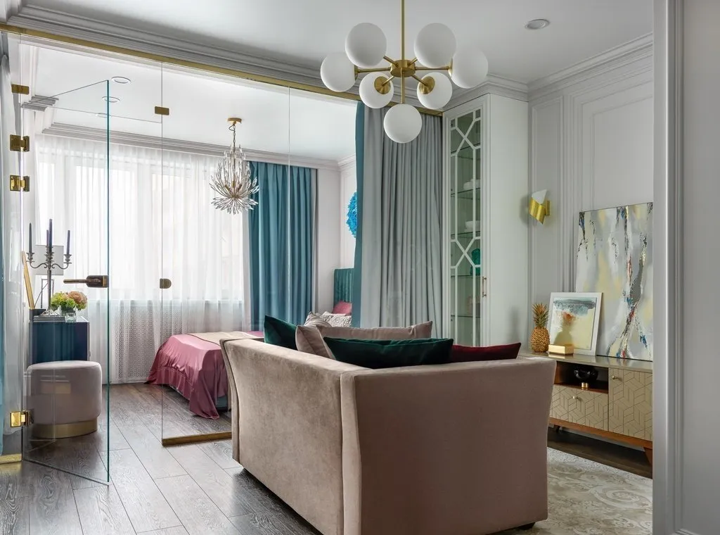 照片：现代风格客厅指南、分区、工作室中的玻璃隔断、如何划分工作室、玻璃隔断、OM Design、Oleg Minz、Encyclopedia_Interceptor、Sergy Makhov、Olga Boytsova、Ekaterina Ulanova、Katya Kuznetsova、用隔断分区、Anton Proshakin、Irina Reichers Studio – 我们网站上的照片