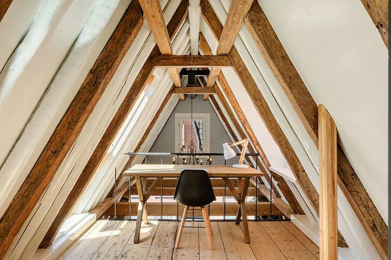 照片：办公室，北欧风格、loft、现代、室内装饰、建筑、布局、白色、米色、面积超过90平方米 – 网站上的照片