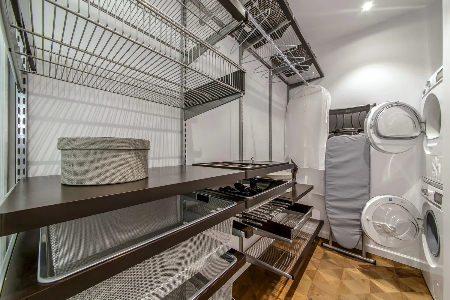 照片:现代风格衣柜,技巧 - 我们网站上的照片