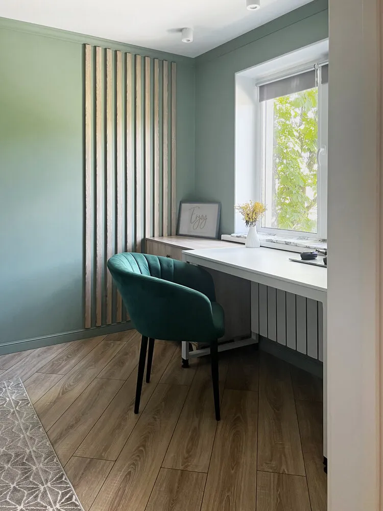 Foto: estilo, Dormitorio, Interiores de habitaciones, Estilo de interiores, Diseño de interiores, Reforma, Interiores de dormitorio, Dormitorio con guardarropa, Dormitorio pequeño, Interiores de dormitorio para pareja, Cómo colocar muebles en un dormitorio, Interiores de dormitorio con área de trabajo, Reforma de vivienda Khrushchev, Cómo hacer un estudio en dormitorio, Vivienda Khrushchev, Reforma de dormitorio, Oksana Barnash – foto en nuestro sitio web