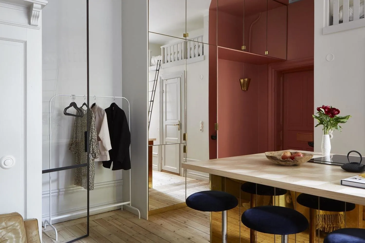 照片：现代、斯堪的纳维亚风格走廊，室内装饰，紧凑型公寓，公寓，工作室，瑞典，斯德哥尔摩 – 我们网站上的照片