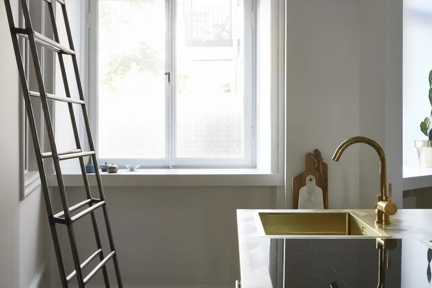 照片：现代、斯堪的纳维亚风格厨房和餐厅，室内装饰，紧凑型公寓，公寓，工作室，瑞典，斯德哥尔摩 – 我们网站上的照片