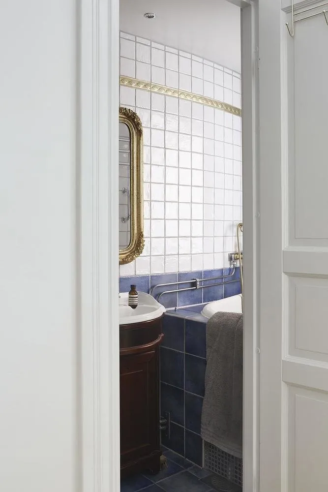 照片：现代、斯堪的纳维亚风格浴室，室内装饰，紧凑型公寓，公寓，工作室，瑞典，斯德哥尔摩 – 我们网站上的照片