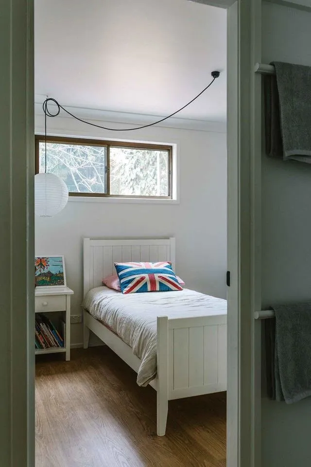 照片:儿童房在斯堪的纳维亚、极简主义、普罗旺斯和小屋风格房屋,白色、米色、灰色、住宅和小屋 – 我们网站上的照片