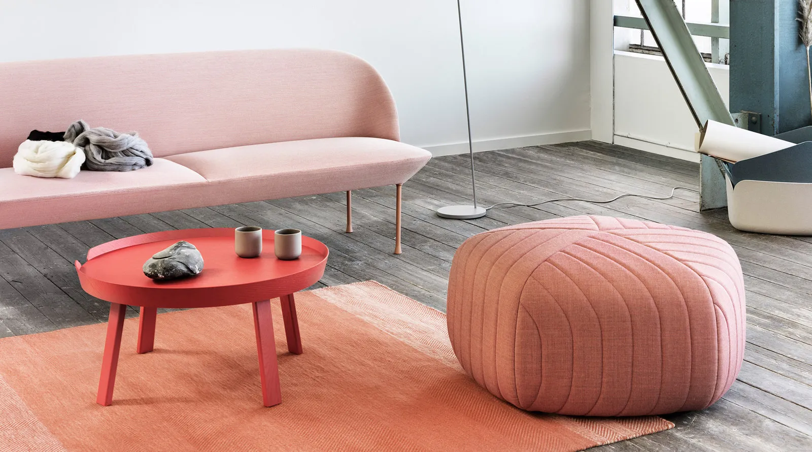 照片：极简风格客厅，Gid，大幅图片 – 我们网站上的照片