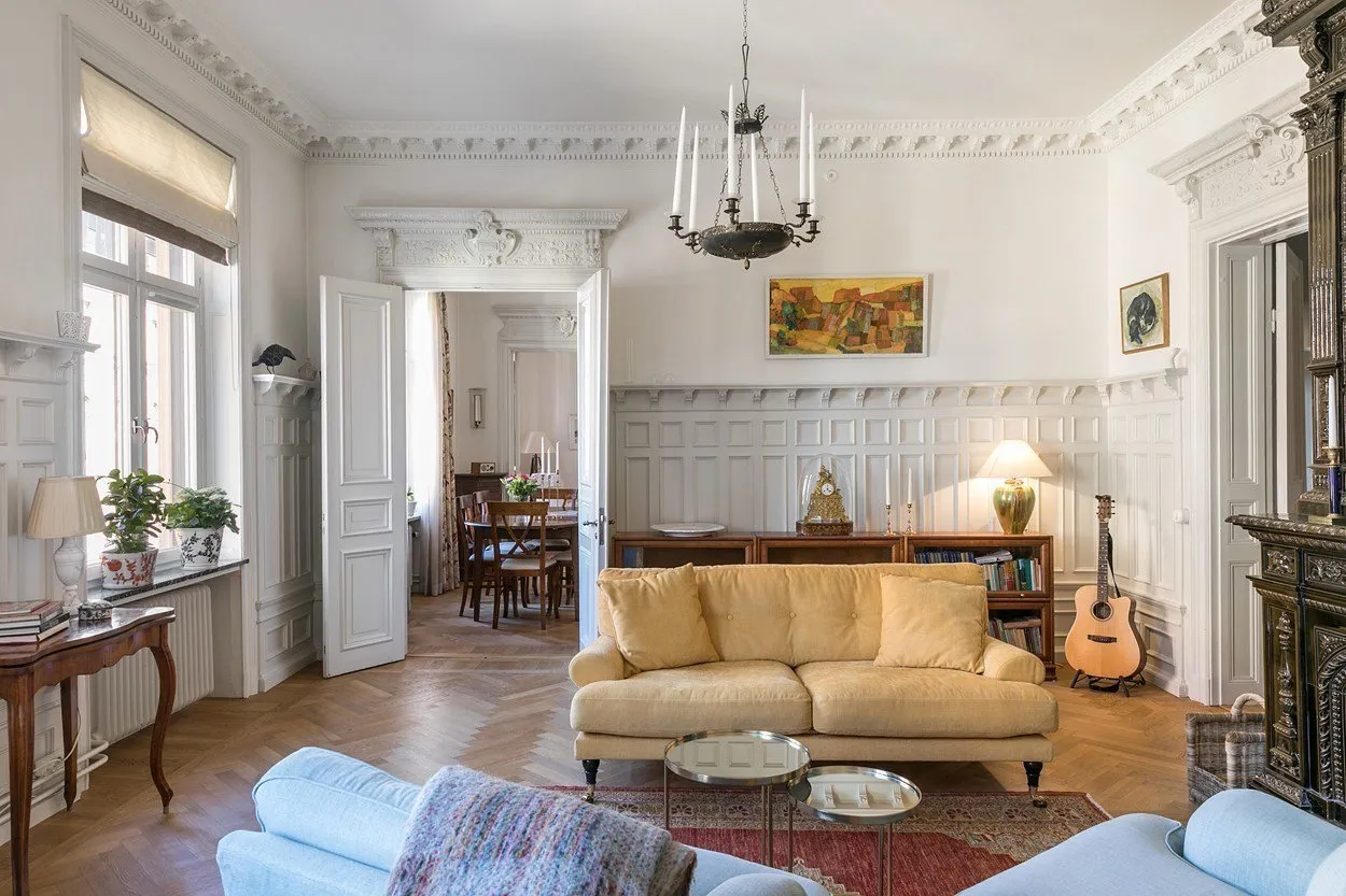 照片：经典风格客厅，室内装饰，公寓 - 我们网站上的照片