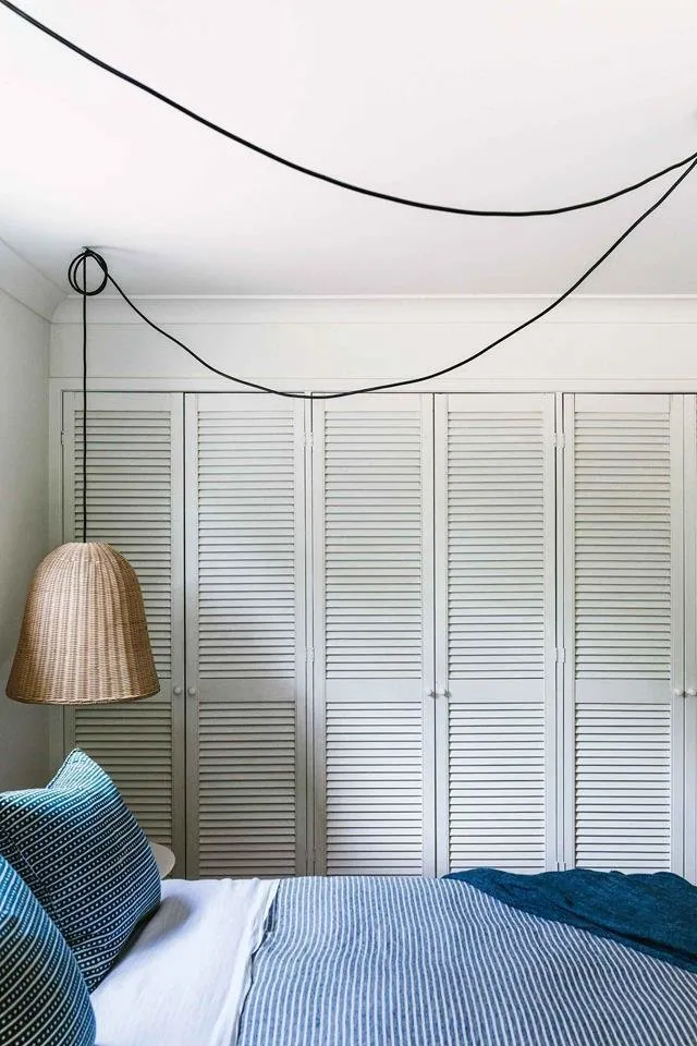 照片:卧室在斯堪的纳维亚、极简主义、普罗旺斯和小屋风格房屋,白色、米色、灰色、住宅和小屋 – 我们网站上的照片