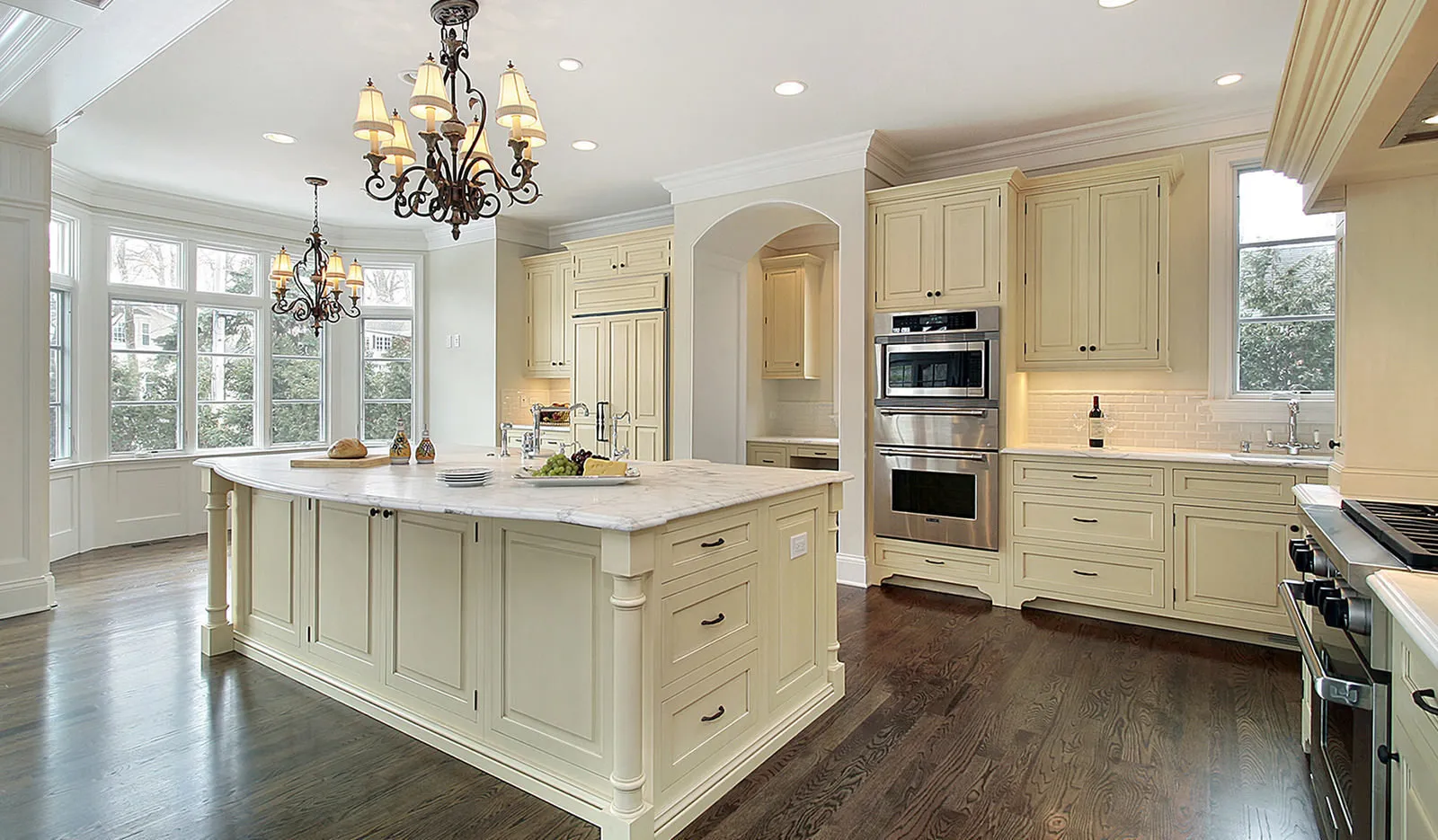 照片：古典风格厨房和餐厅，技巧 – 我们网站上的照片