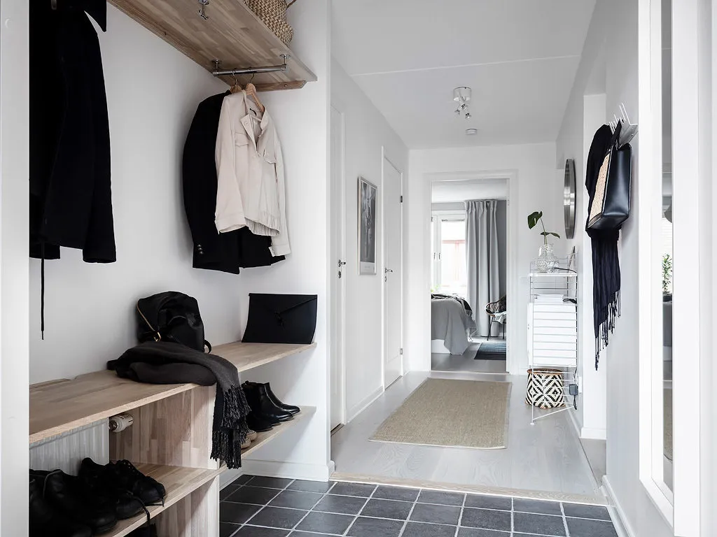 Фотография: Прихожая в стиле Скандинавский, Декор интерьера, Квартира, Планировки, Декор, Белый, Синий, Серый, Эко, 2 комнаты – фото на нашем сайте