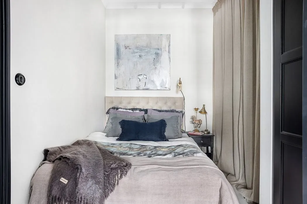 照片:现代卧室,厨房和餐厅区域,客厅,装饰和DIY,公寓,瑞典,白色,黑色,斯德哥尔摩,2间房,最多40平方米 – 我们网站上的照片