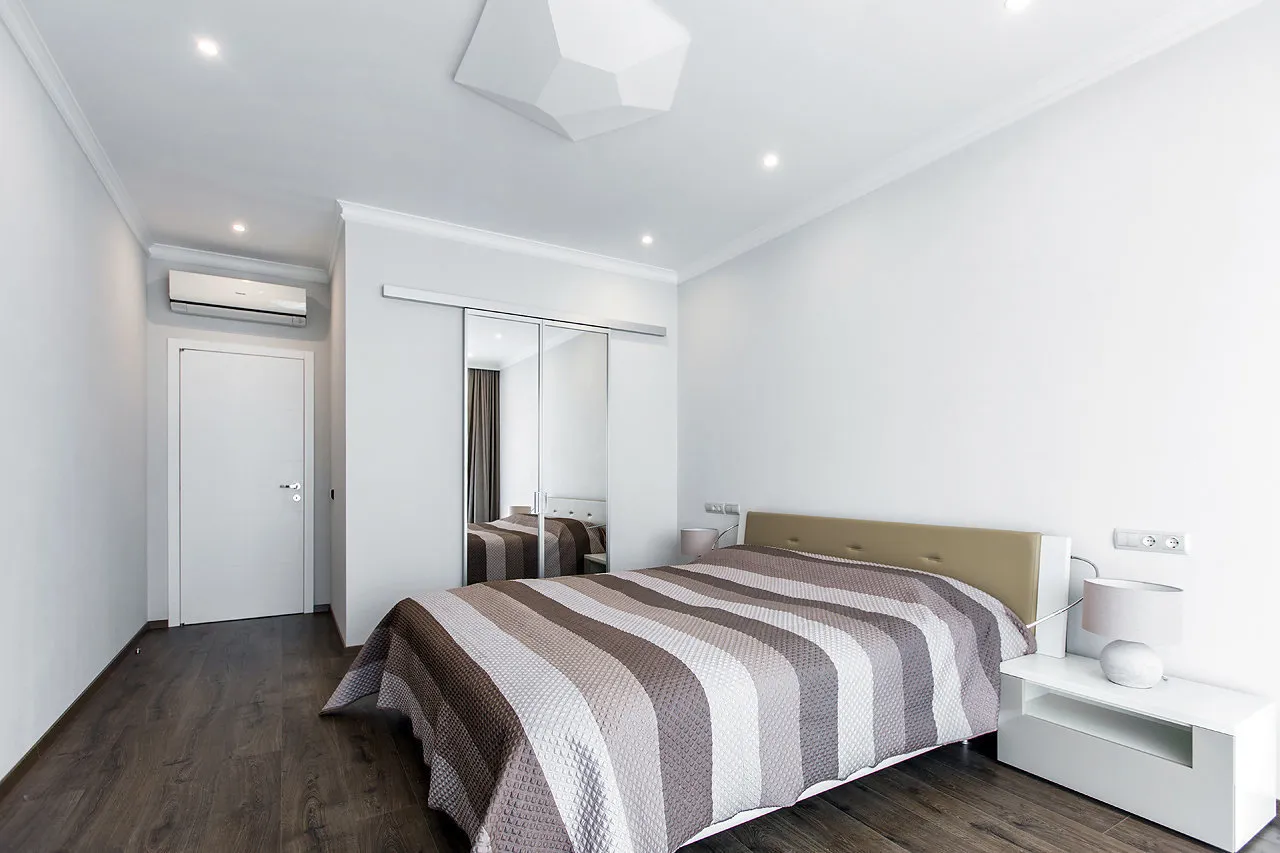 照片：极简主义风格卧室，技巧 – 网站上的照片