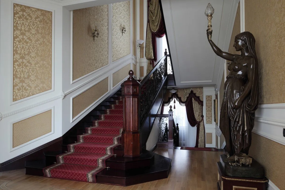 照片:古典风格的走廊,提示——我们网站上的照片