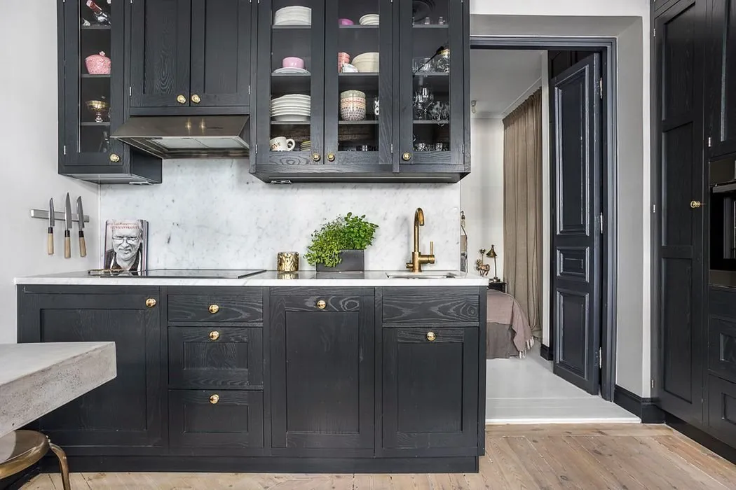 照片:斯堪的纳维亚厨房和餐厅区域,客厅,装饰和DIY,公寓,瑞典,白色,黑色,斯德哥尔摩,2间房,最多40平方米 – 我们网站上的照片