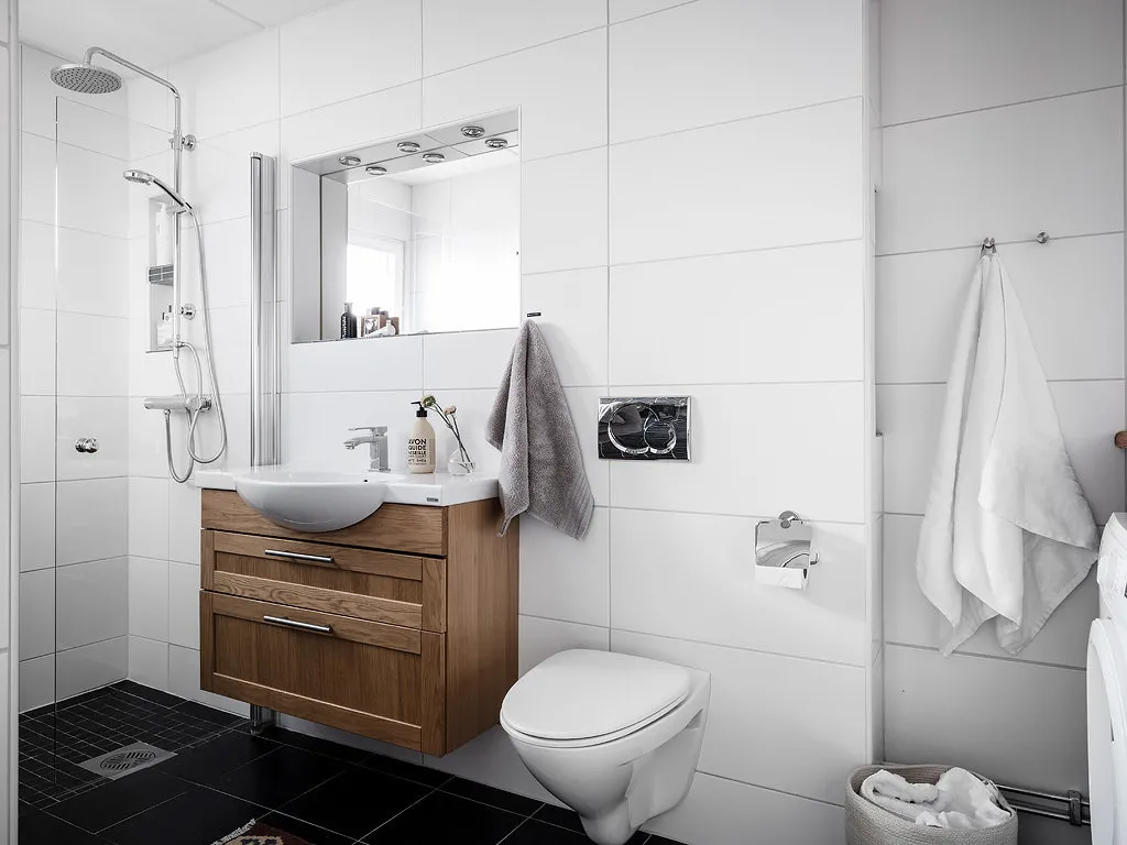 Фотография: Ванная в стиле Скандинавский, Декор интерьера, Квартира, Планировки, Декор, Белый, Синий, Серый, Эко, 2 комнаты – фото на нашем сайте