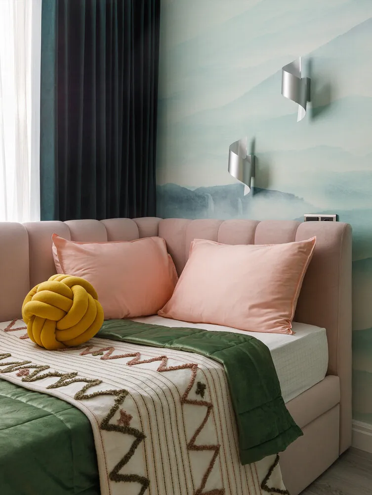 Se prevee un espacio para huéspedes en caso de que alguna de las amigas quiera quedarse a dormir: la cama tiene una sección extra que se puede deslizar.