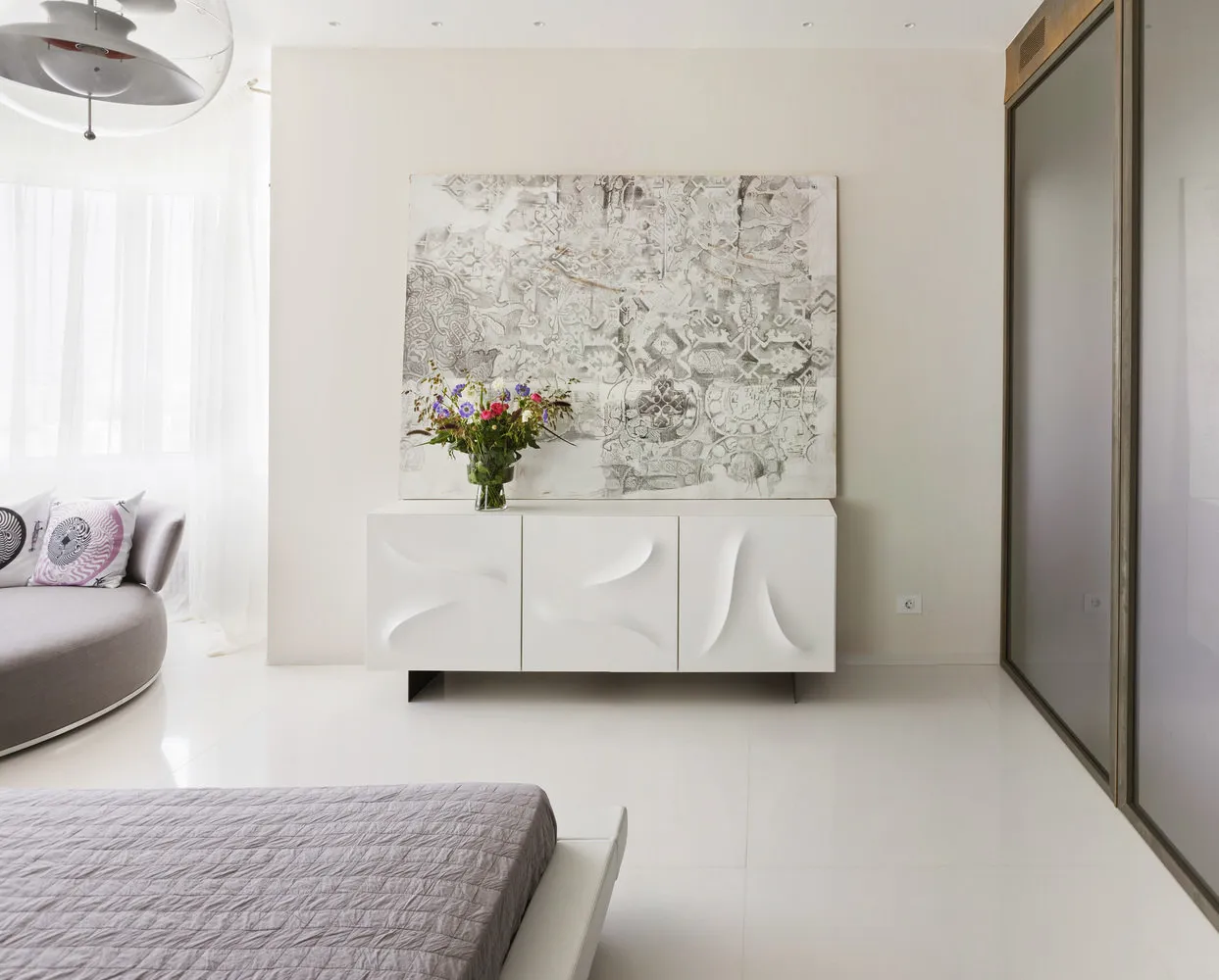 照片：高科技风格卧室，公寓，每周项目，4间或更多，超过90平方米，叶莲娜·索洛维约娃 – 网站上的照片