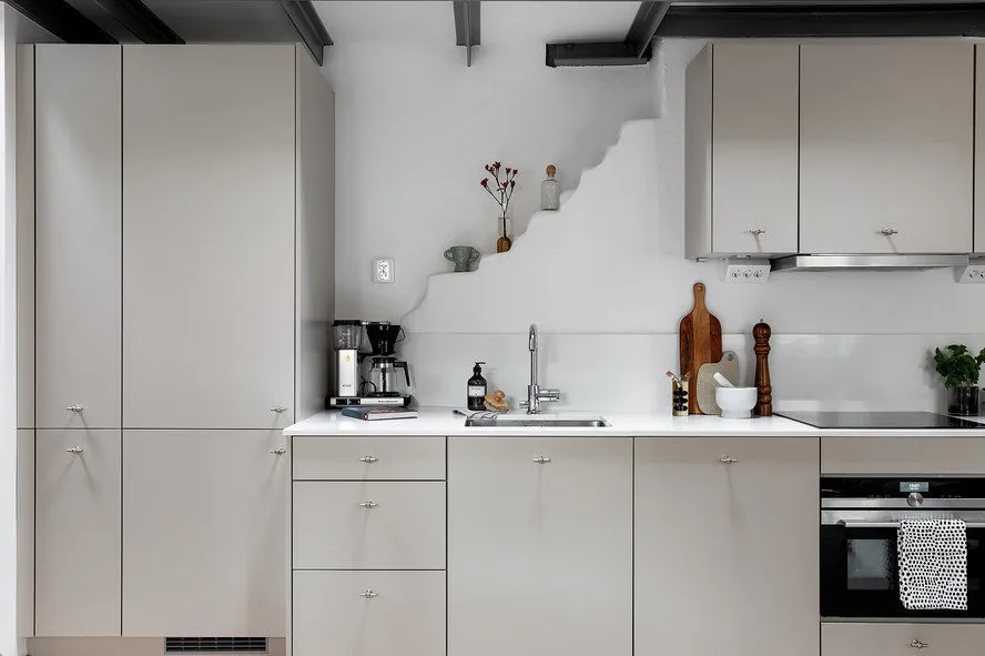 照片:北欧风格厨房和餐厅,客厅,办公室,室内装饰,公寓,白色,灰色,两居室 – 我们网站上的照片