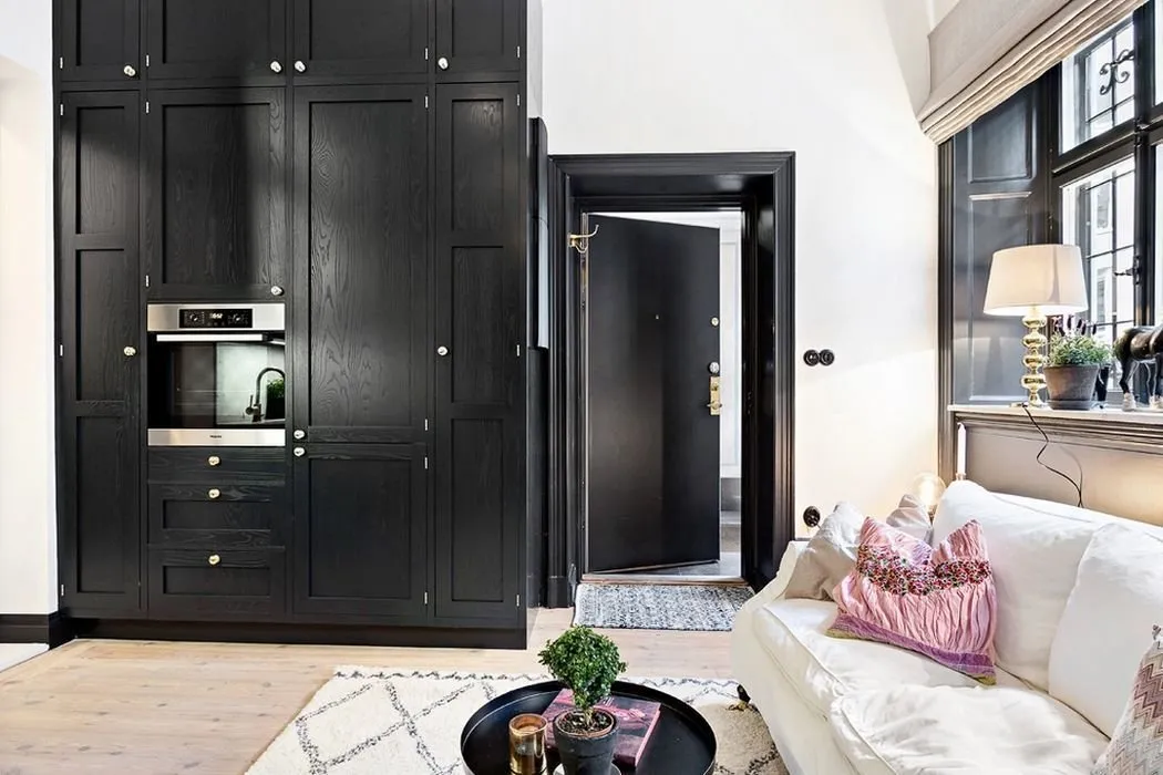 照片:斯堪的纳维亚客厅、厨房和餐厅区域,装饰和DIY,公寓,瑞典,白色,黑色,斯德哥尔摩,2间房,最多40平方米 – 我们网站上的照片