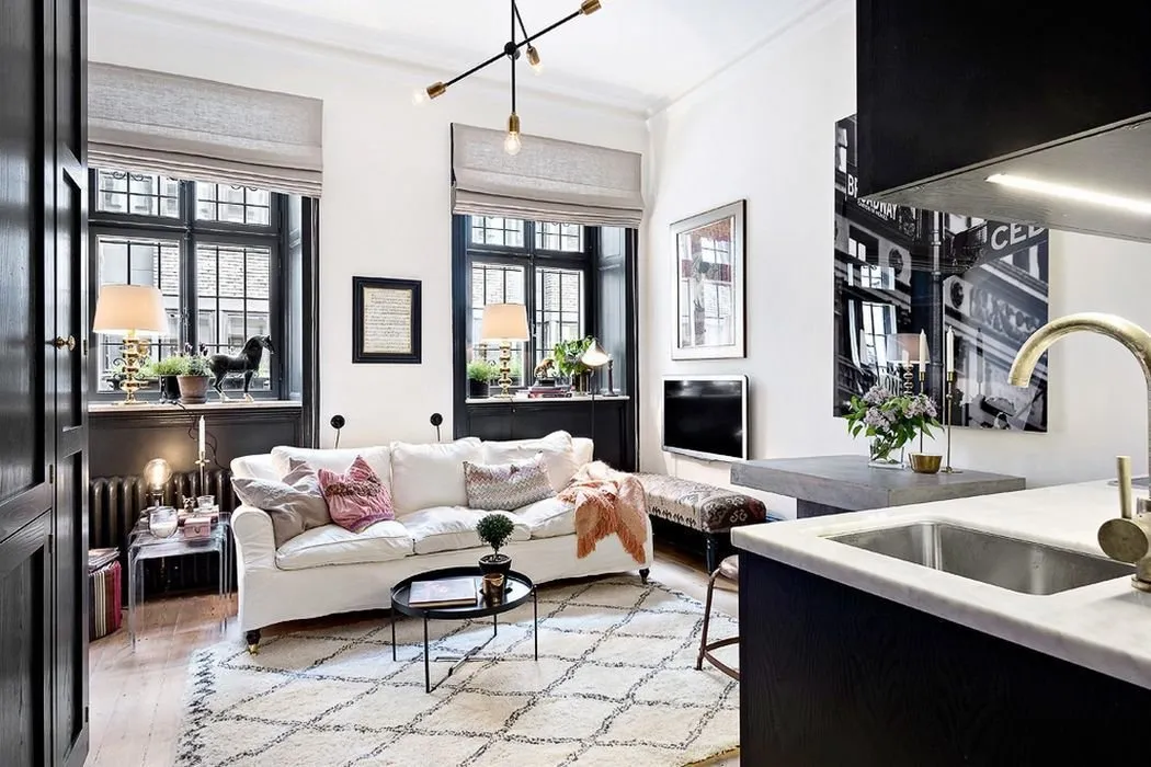 照片:斯堪的纳维亚客厅、厨房和餐厅区域,装饰和DIY,公寓,瑞典,白色,黑色,斯德哥尔摩,2间房,最多40平方米 – 我们网站上的照片