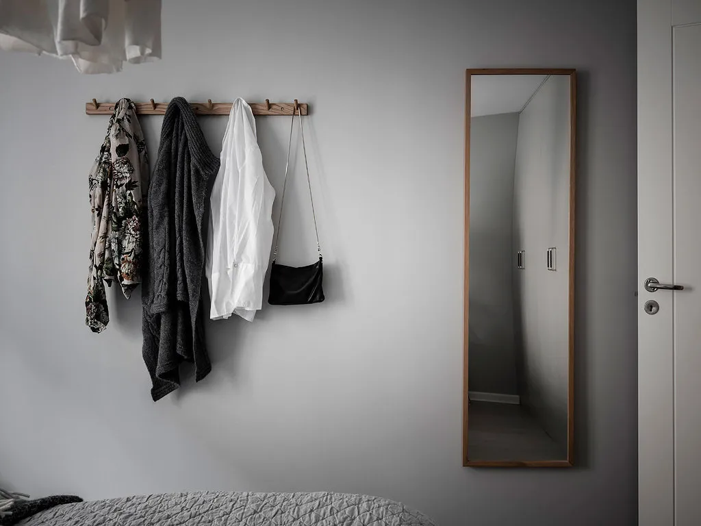 Фотография: Спальня в стиле Скандинавский, Декор интерьера, Квартира, Планировки, Декор, Белый, Синий, Серый, Эко, 2 комнаты – фото на нашем сайте