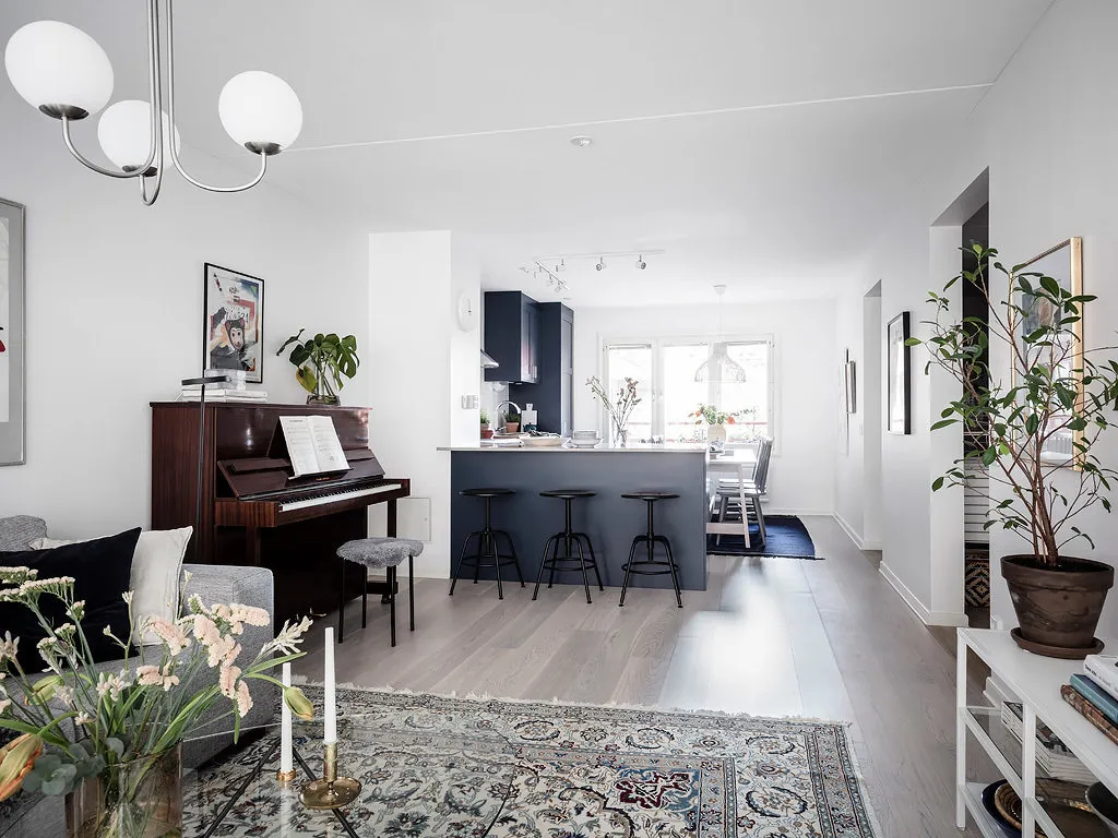 Фотография: Гостиная в стиле Скандинавский, Декор интерьера, Квартира, Планировки, Декор, Белый, Синий, Серый, Эко, 2 комнаты – фото на нашем сайте