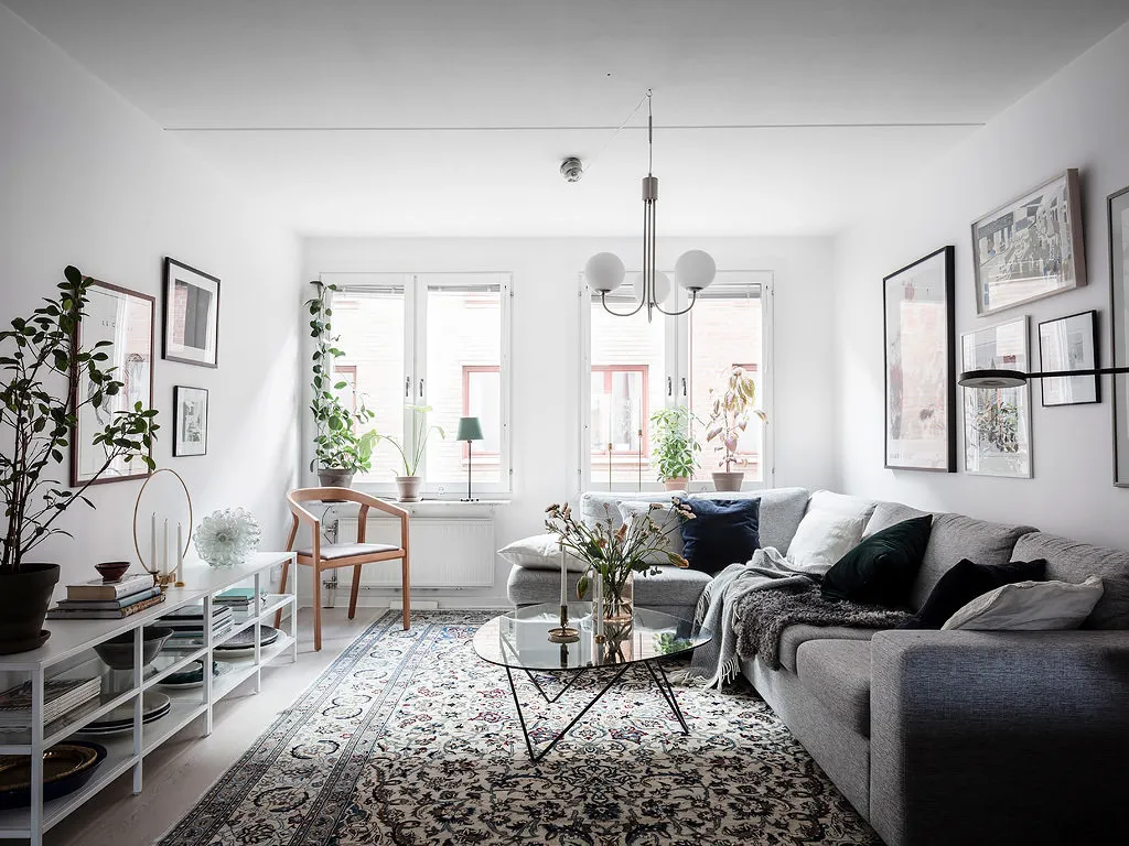 Фотография: Гостиная в стиле Скандинавский, Декор интерьера, Квартира, Планировки, Декор, Белый, Синий, Серый, Эко, 2 комнаты – фото на нашем сайте