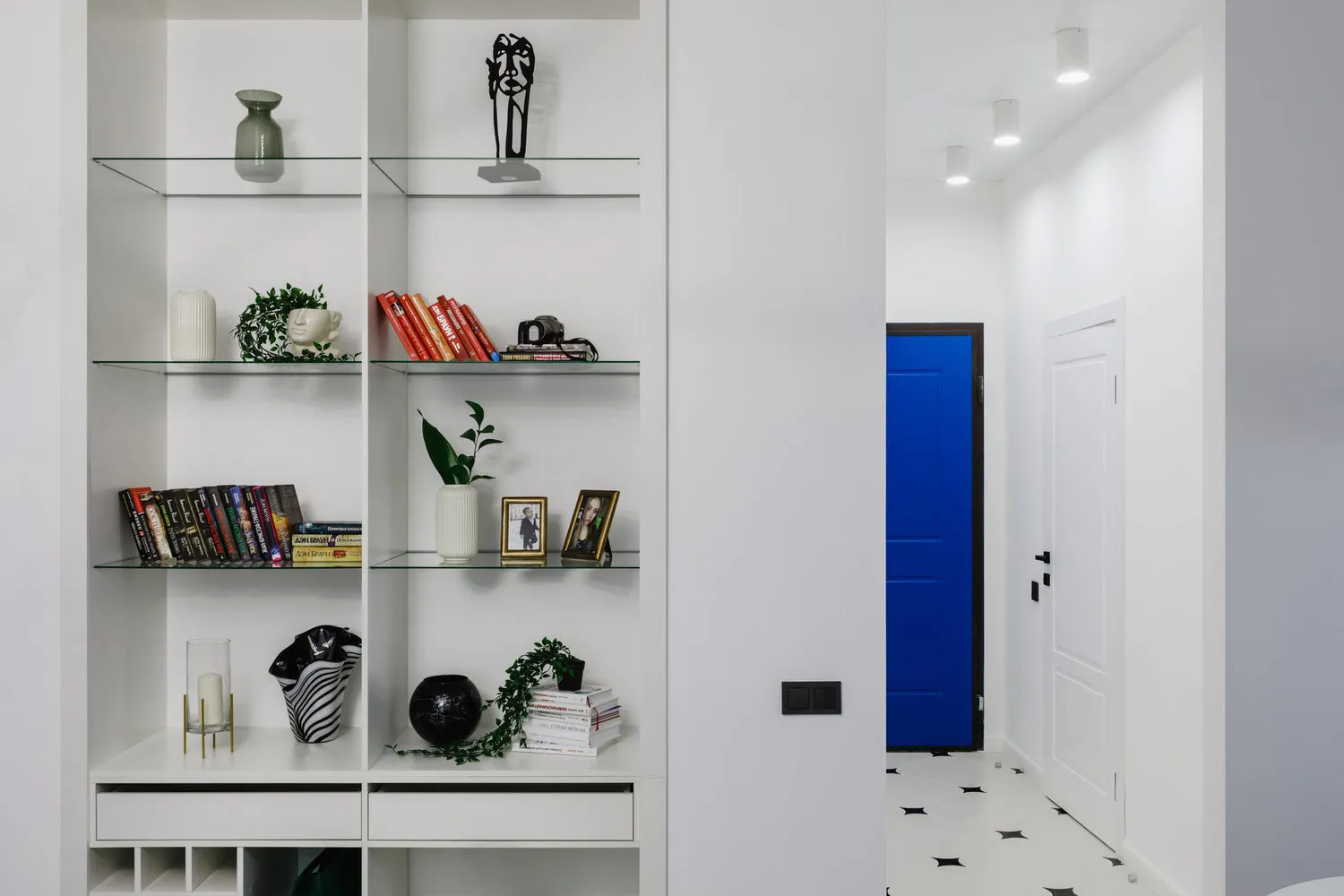 Фотографія: Прихожа в стилі Сучасний, Поради, дизайн маленької прихожої, як оздобити маленьку прихожу, до 40 метрів, маленька прихожа – фото на нашому сайті