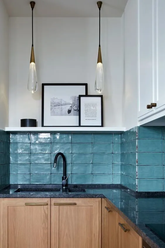 照片：现代风格厨房与餐厅，技巧 – 我们网站上的照片