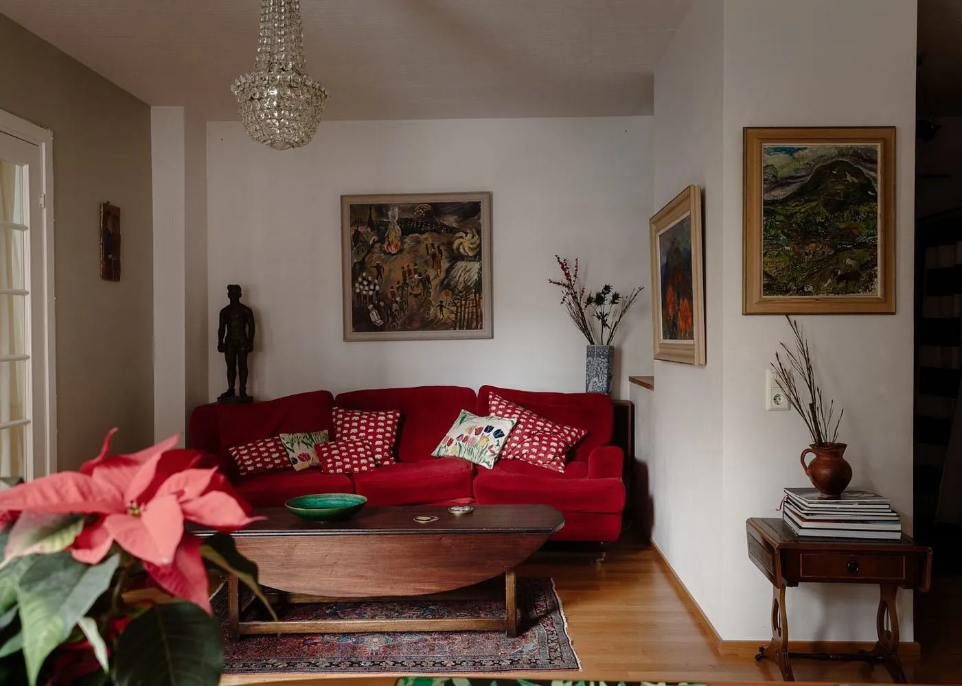 图片:普罗旺斯与乡村风格客厅,北欧、现代、折中主义,室内装饰,公寓,白色,红色,绿色,2室,40-60平米 – 网站图片