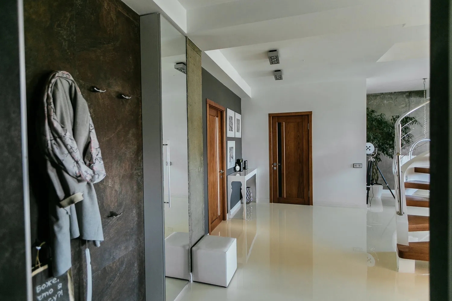 照片：北欧风格入口大厅，设计技巧，设计妙招，塔季扬娜·彼得罗娃，室内设计灵感 – 网站上的照片