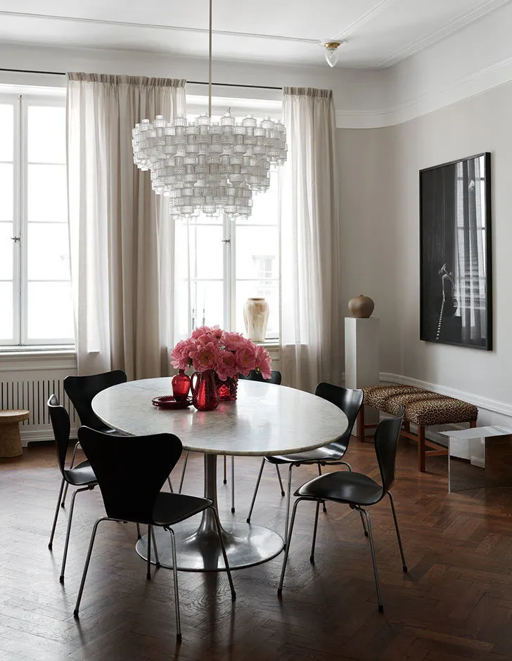 照片：现代、经典、斯堪的纳维亚风格客厅，室内装饰，公寓，瑞典，斯德哥尔摩，3个房间 – 网站上的照片