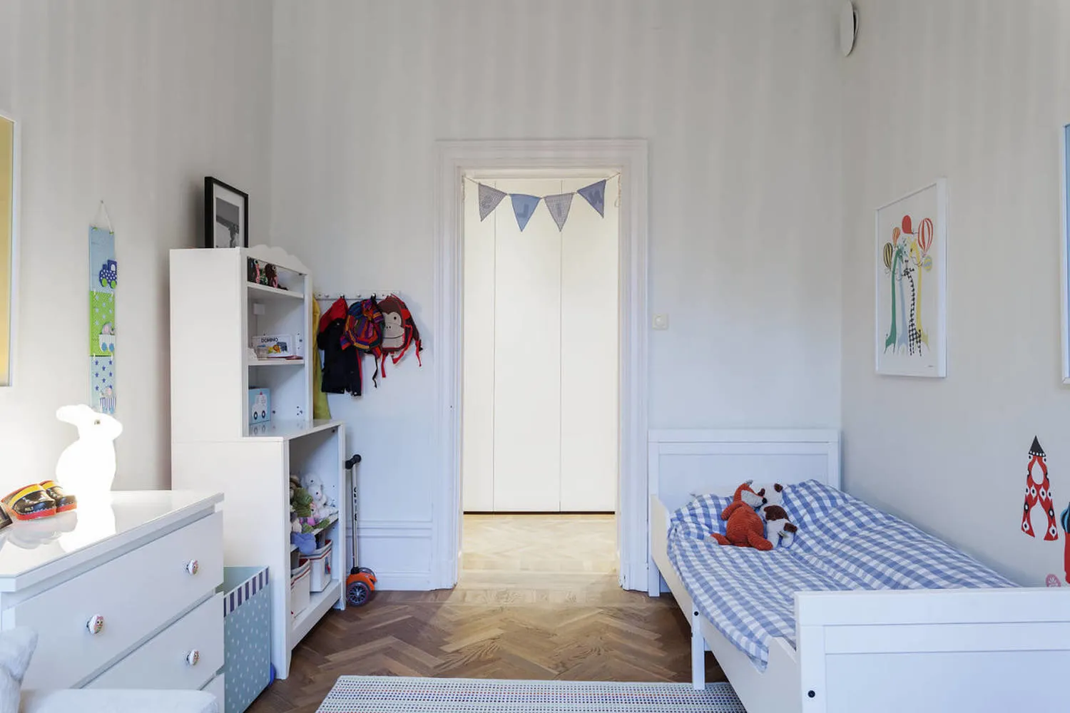 照片：现代风格儿童房，技巧 – 我们网站上的照片