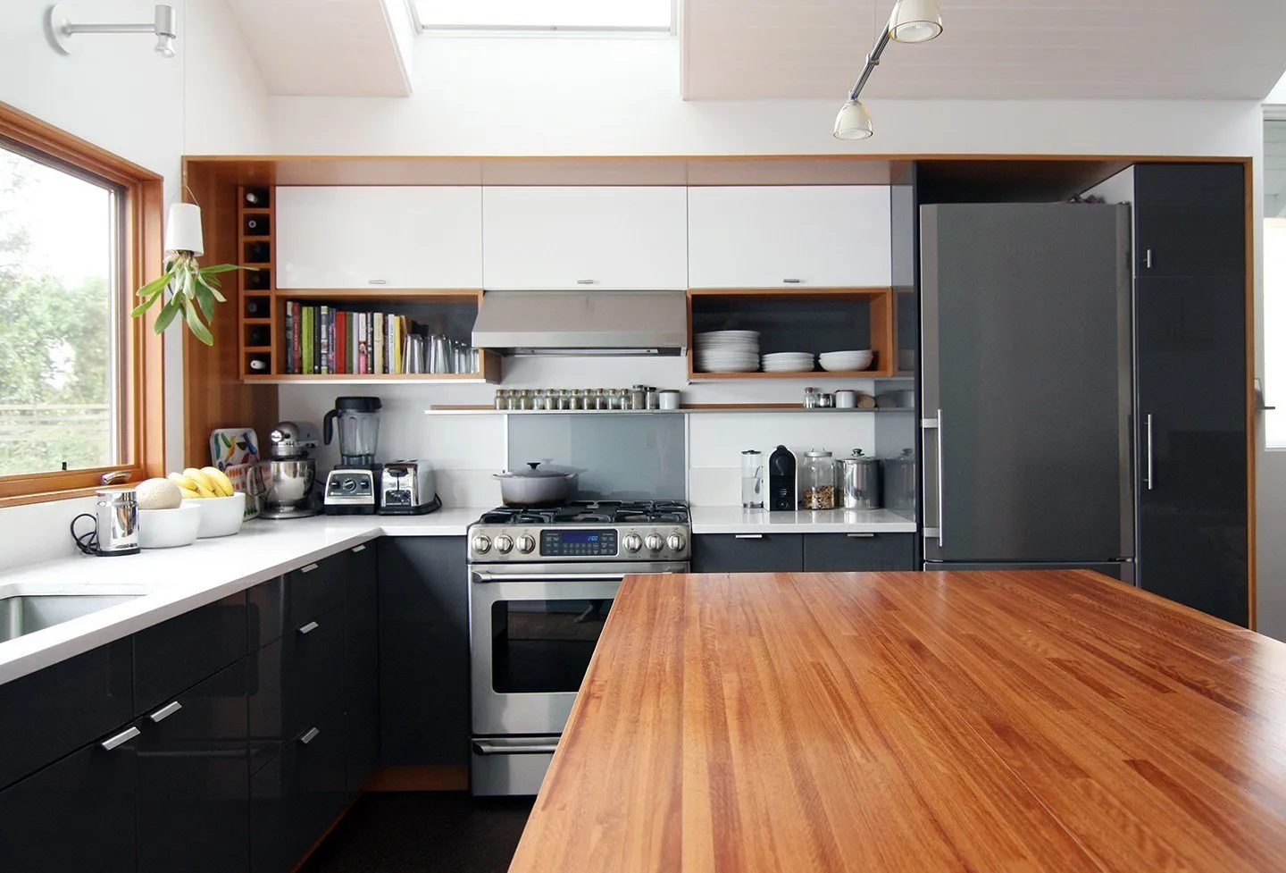 照片：现代风格厨房与餐厅，室内装饰，房屋，美国，白色，房屋与小屋，超过90平方米，西雅图 – 我们网站上的照片