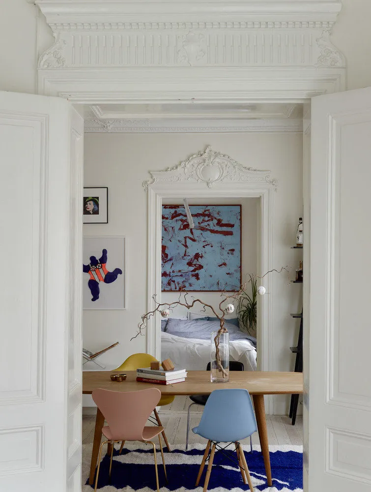 照片：斯德哥尔摩北欧、古典、折中主义风格客厅，室内装饰，公寓，瑞典，斯德哥尔摩，如何装饰折中主义室内，室内折中主义，4个或更多，超过90平方米 – 网站上的照片