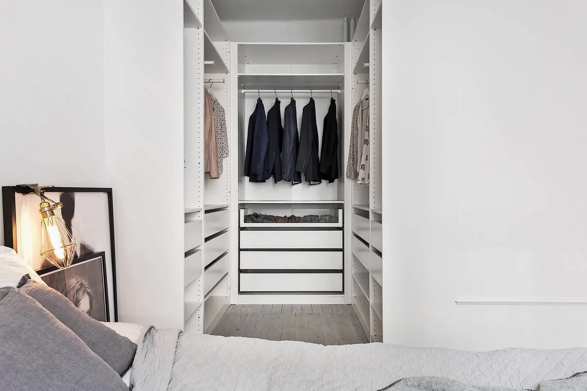 Фотография: Гардеробная в стиле Современный, Спальня, Советы – фото на нашем сайте