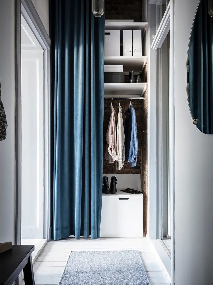 照片：斯堪的纳维亚风格门厅、Loft、室内设计、公寓、平面图、装饰、白色、灰色、2室、不超过40平方米 – 我们网站上的照片