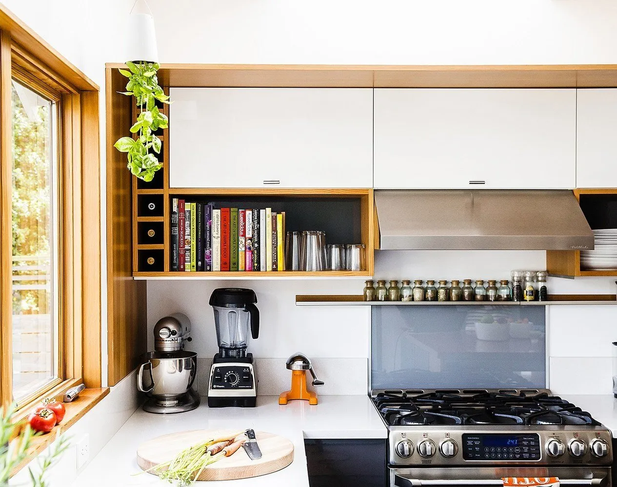 照片：现代风格厨房与餐厅，室内装饰，房屋，美国，白色，房屋与小屋，超过90平方米，西雅图 – 我们网站上的照片