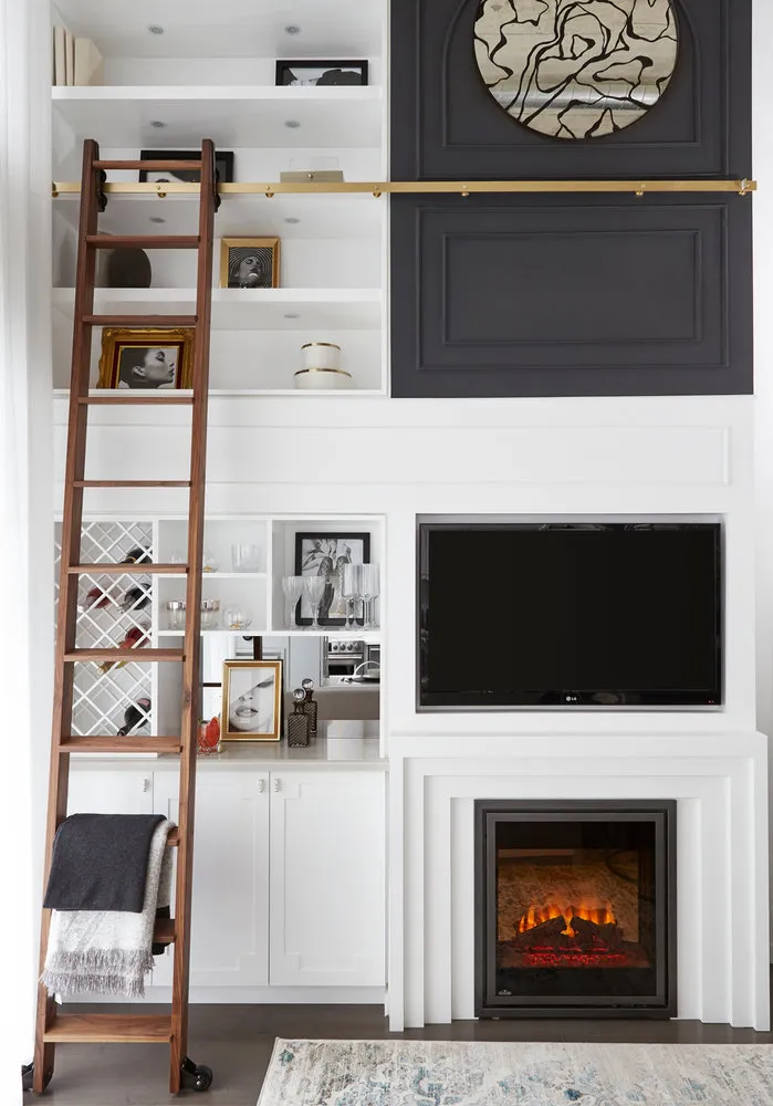 照片:现代风格客厅,室内装饰,公寓,美国,白色,黑色,米色,40-60平方米 – 我们网站上的照片