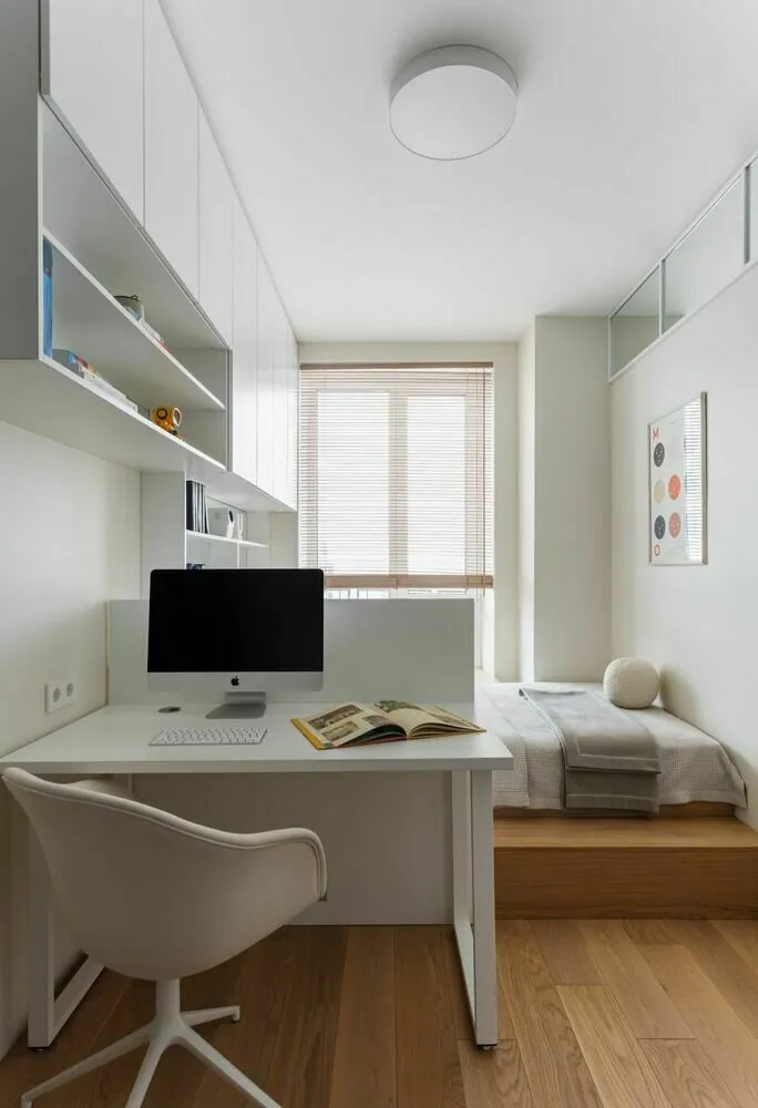 公寓结构复杂，需要最大化利用。我们通过定制家具来平衡这个问题。