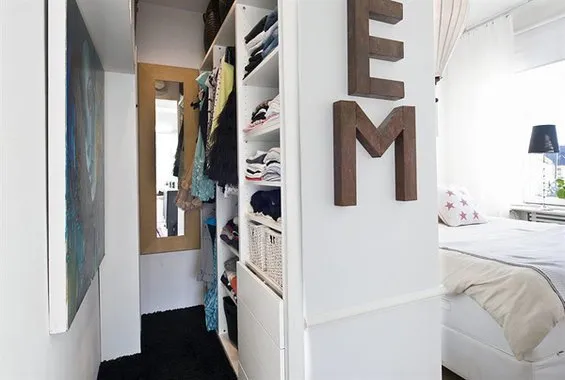 Фотография: Гардеробная в стиле Скандинавский, Спальня, Советы – фото на нашем сайте